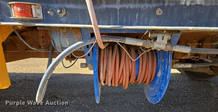 image for item EC0870 2001 Ford F450 Super Duty XL flatbed truck