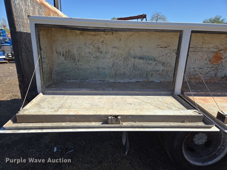 image for item EC0870 2001 Ford F450 Super Duty XL flatbed truck