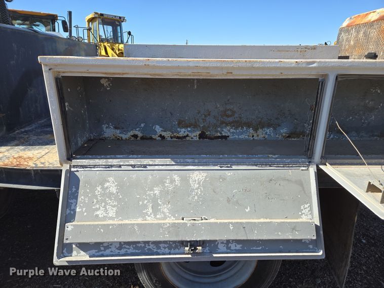 image for item EC0870 2001 Ford F450 Super Duty XL flatbed truck