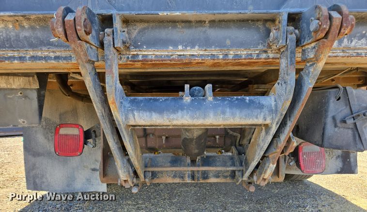 image for item EC0870 2001 Ford F450 Super Duty XL flatbed truck