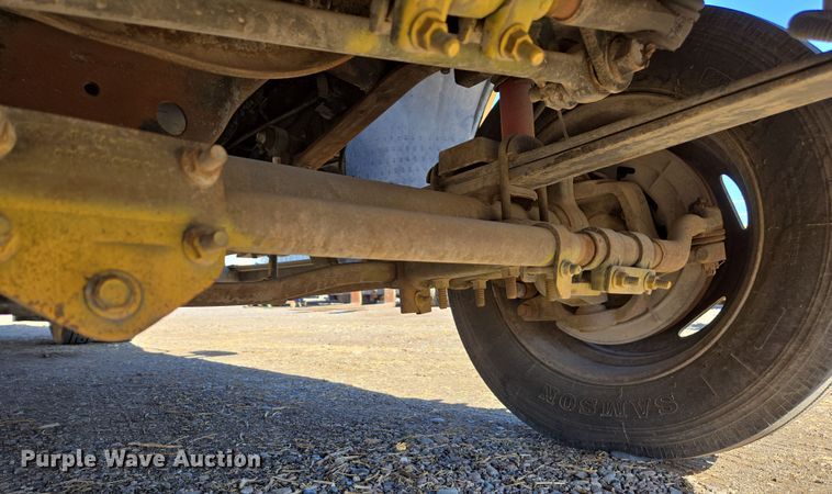 image for item EC0870 2001 Ford F450 Super Duty XL flatbed truck