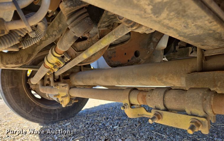 image for item EC0870 2001 Ford F450 Super Duty XL flatbed truck