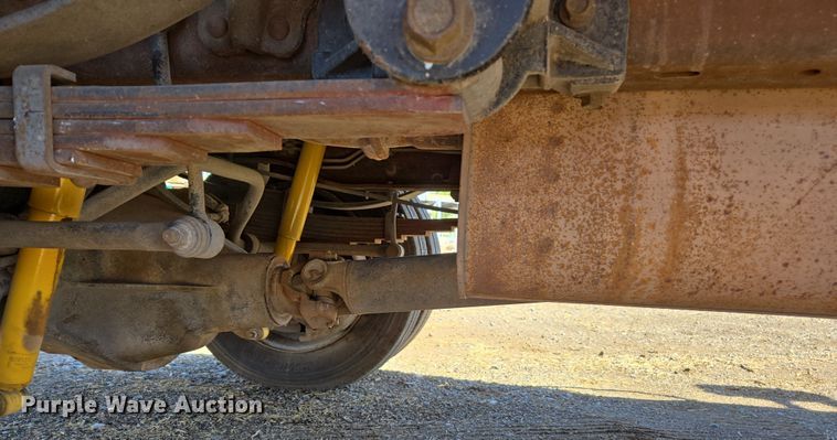 image for item EC0870 2001 Ford F450 Super Duty XL flatbed truck