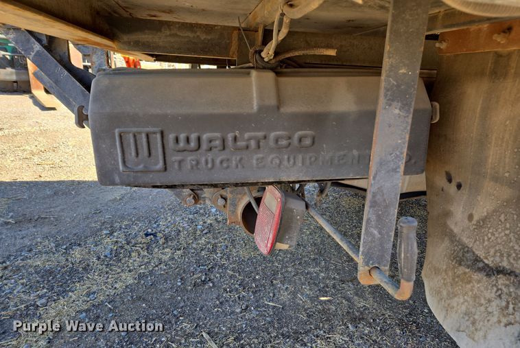 image for item EC0870 2001 Ford F450 Super Duty XL flatbed truck