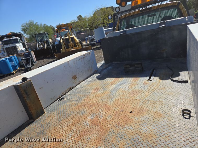 image for item EC0870 2001 Ford F450 Super Duty XL flatbed truck