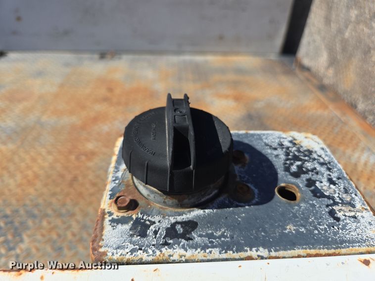 image for item EC0870 2001 Ford F450 Super Duty XL flatbed truck