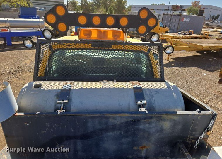 image for item EC0870 2001 Ford F450 Super Duty XL flatbed truck