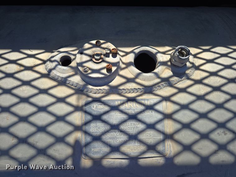 image for item EC0870 2001 Ford F450 Super Duty XL flatbed truck