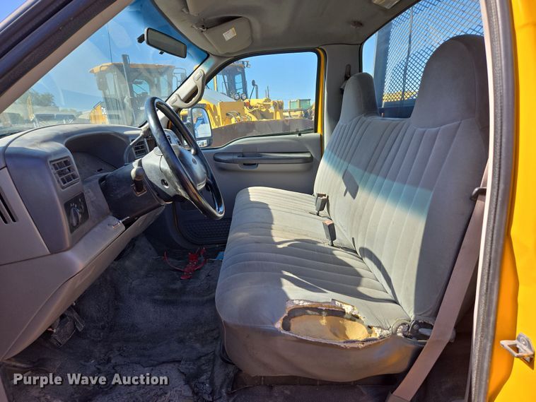 image for item EC0870 2001 Ford F450 Super Duty XL flatbed truck