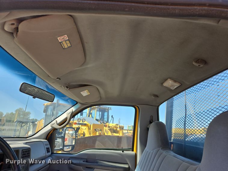 image for item EC0870 2001 Ford F450 Super Duty XL flatbed truck