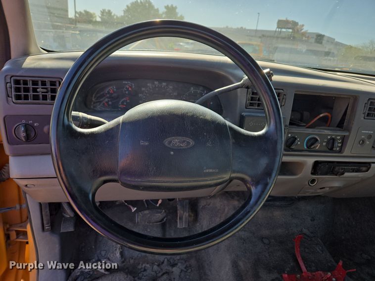 image for item EC0870 2001 Ford F450 Super Duty XL flatbed truck