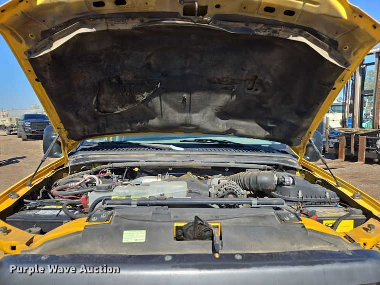 image for item EC0870 2001 Ford F450 Super Duty XL flatbed truck