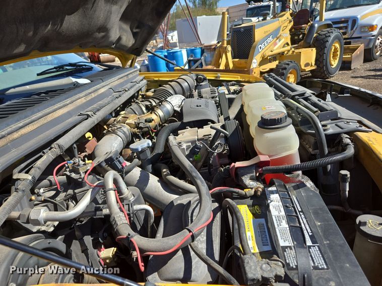 image for item EC0870 2001 Ford F450 Super Duty XL flatbed truck