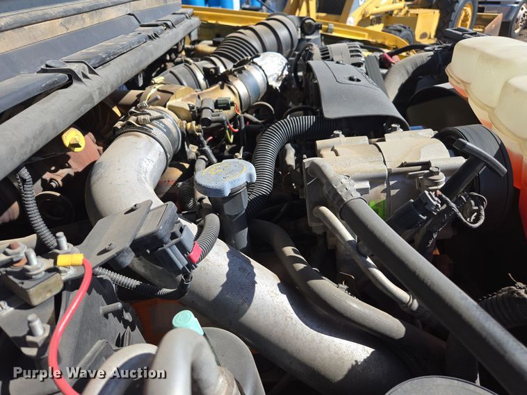 image for item EC0870 2001 Ford F450 Super Duty XL flatbed truck