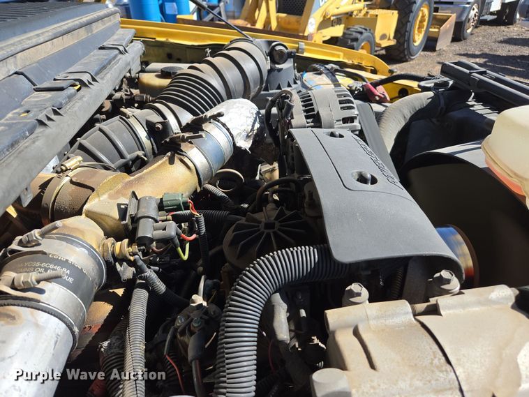 image for item EC0870 2001 Ford F450 Super Duty XL flatbed truck