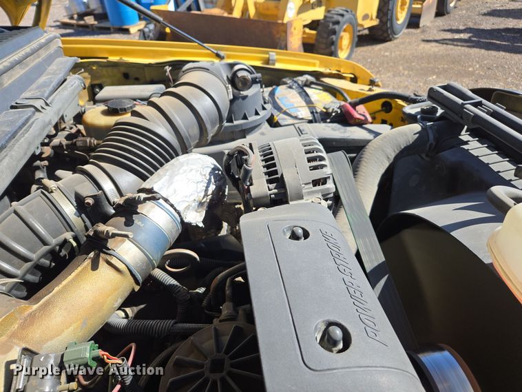 image for item EC0870 2001 Ford F450 Super Duty XL flatbed truck