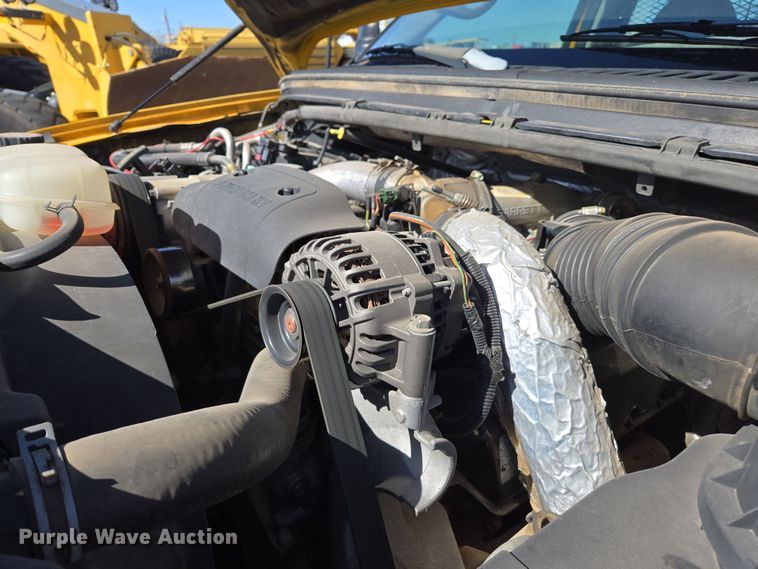 image for item EC0870 2001 Ford F450 Super Duty XL flatbed truck