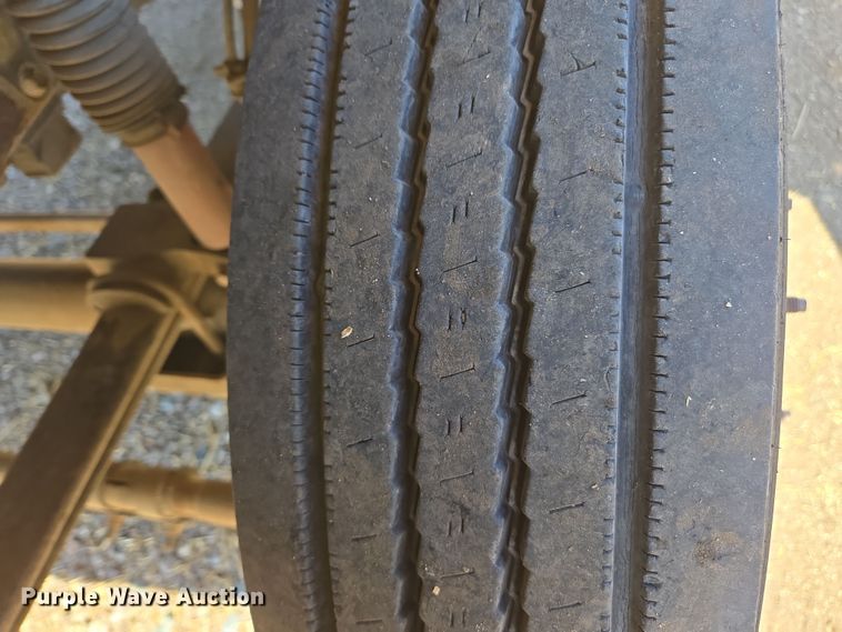 image for item EC0870 2001 Ford F450 Super Duty XL flatbed truck