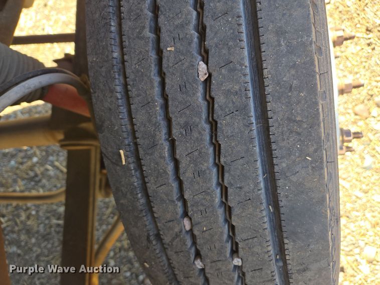 image for item EC0870 2001 Ford F450 Super Duty XL flatbed truck