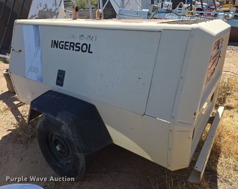 image for item EC0875 1994 Ingersoll-Rand P185DWJD air compressor