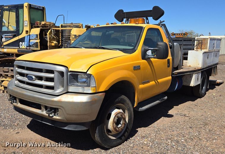 image for item EC0876 2002 Ford F450 Super Duty XL flatbed truck