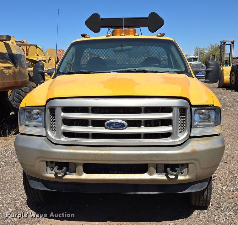 image for item EC0876 2002 Ford F450 Super Duty XL flatbed truck