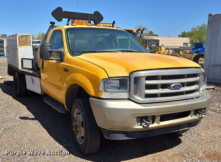 image for item EC0876 2002 Ford F450 Super Duty XL flatbed truck