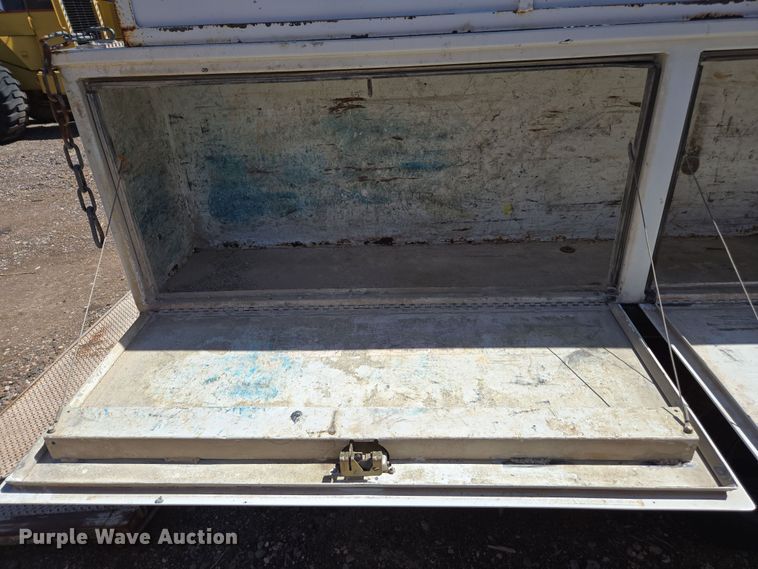 image for item EC0876 2002 Ford F450 Super Duty XL flatbed truck