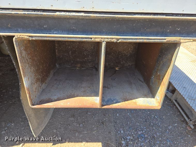 image for item EC0876 2002 Ford F450 Super Duty XL flatbed truck