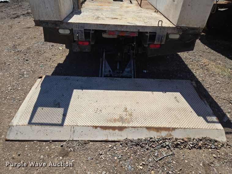 image for item EC0876 2002 Ford F450 Super Duty XL flatbed truck