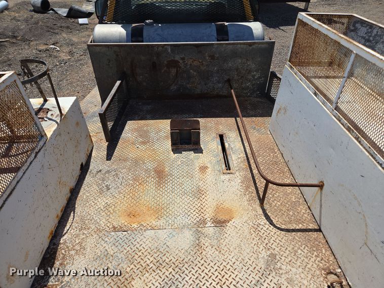 image for item EC0876 2002 Ford F450 Super Duty XL flatbed truck