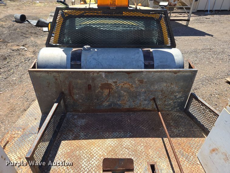 image for item EC0876 2002 Ford F450 Super Duty XL flatbed truck