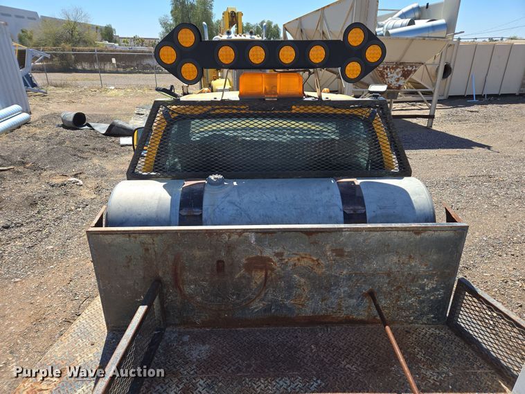 image for item EC0876 2002 Ford F450 Super Duty XL flatbed truck