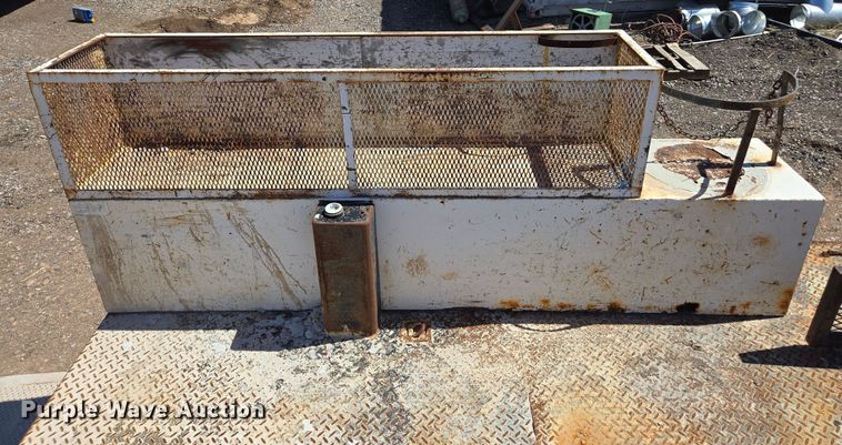 image for item EC0876 2002 Ford F450 Super Duty XL flatbed truck