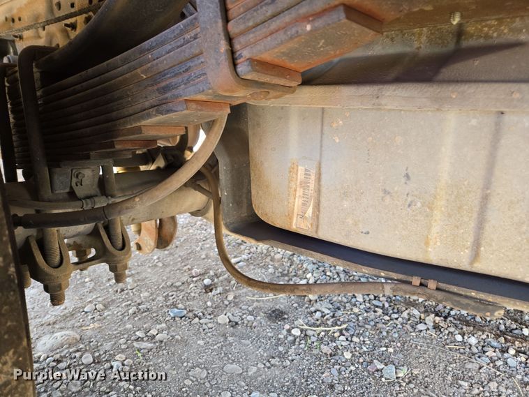 image for item EC0876 2002 Ford F450 Super Duty XL flatbed truck