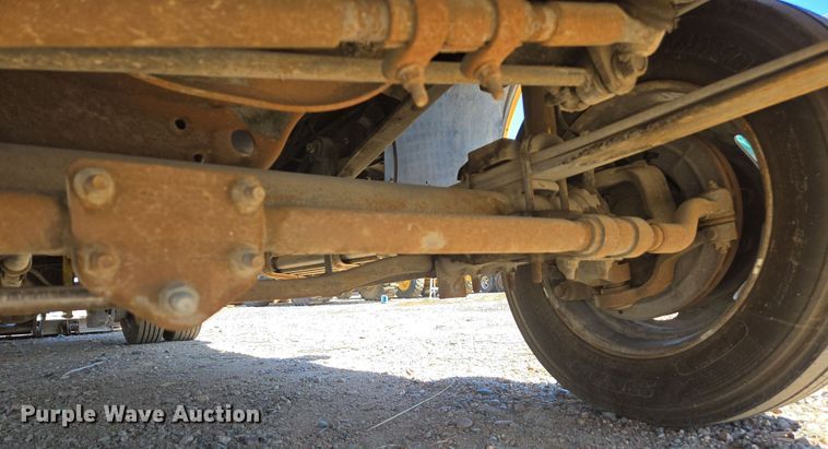 image for item EC0876 2002 Ford F450 Super Duty XL flatbed truck