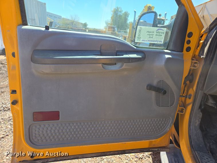 image for item EC0876 2002 Ford F450 Super Duty XL flatbed truck