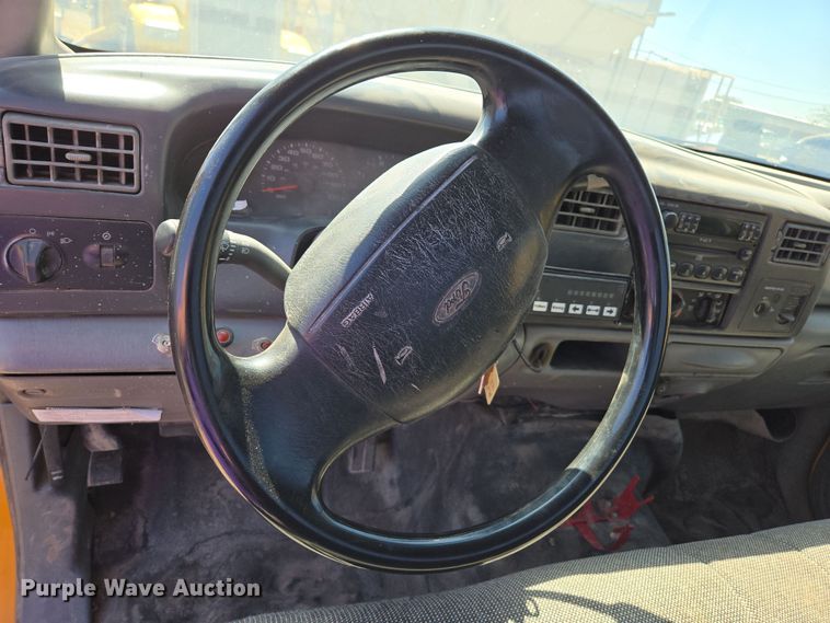 image for item EC0876 2002 Ford F450 Super Duty XL flatbed truck