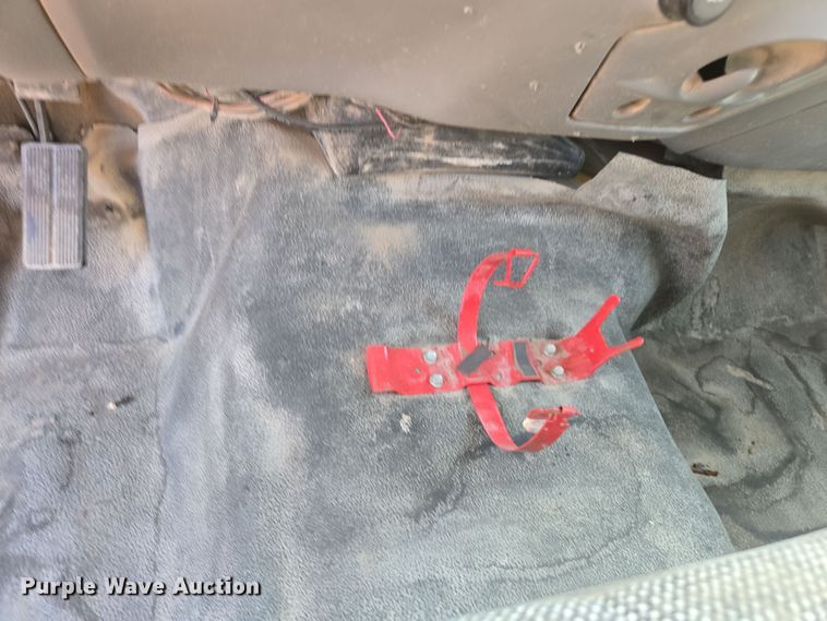 image for item EC0876 2002 Ford F450 Super Duty XL flatbed truck