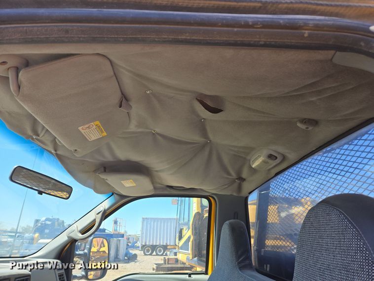 image for item EC0876 2002 Ford F450 Super Duty XL flatbed truck