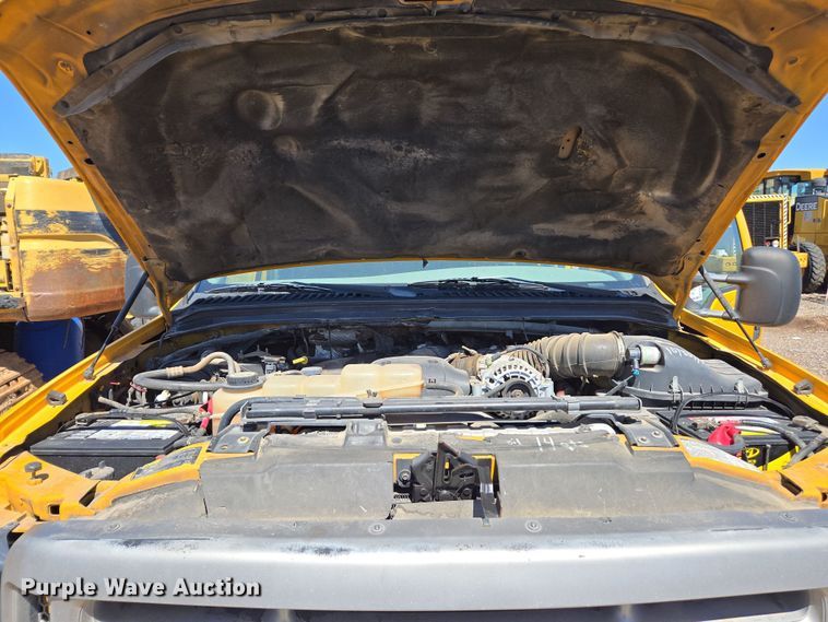 image for item EC0876 2002 Ford F450 Super Duty XL flatbed truck