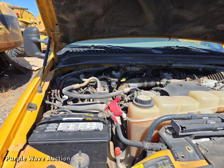 image for item EC0876 2002 Ford F450 Super Duty XL flatbed truck