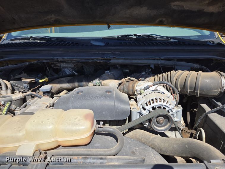 image for item EC0876 2002 Ford F450 Super Duty XL flatbed truck