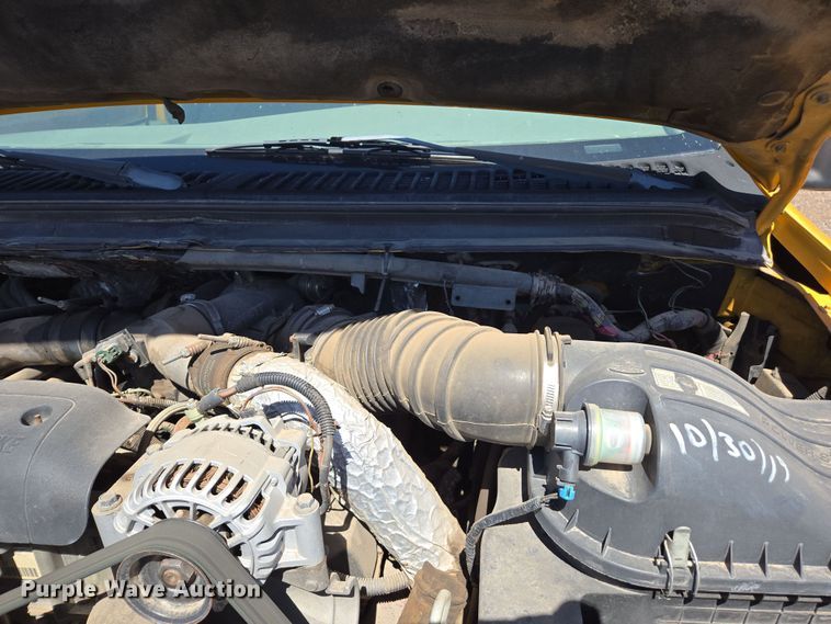 image for item EC0876 2002 Ford F450 Super Duty XL flatbed truck