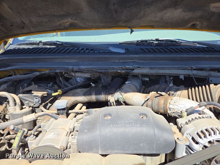 image for item EC0876 2002 Ford F450 Super Duty XL flatbed truck