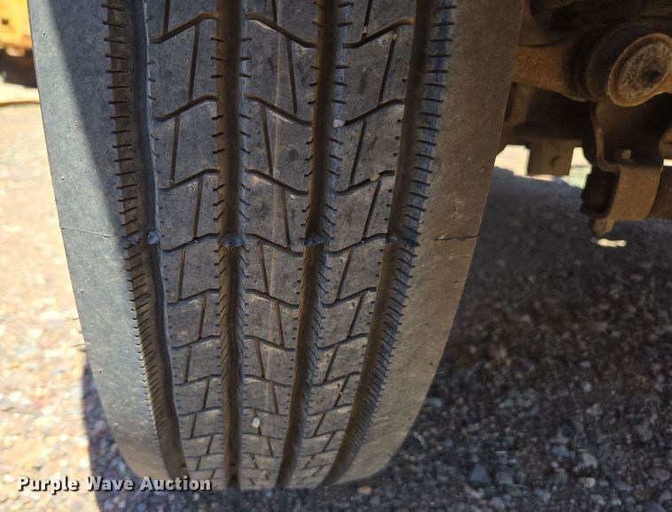 image for item EC0876 2002 Ford F450 Super Duty XL flatbed truck