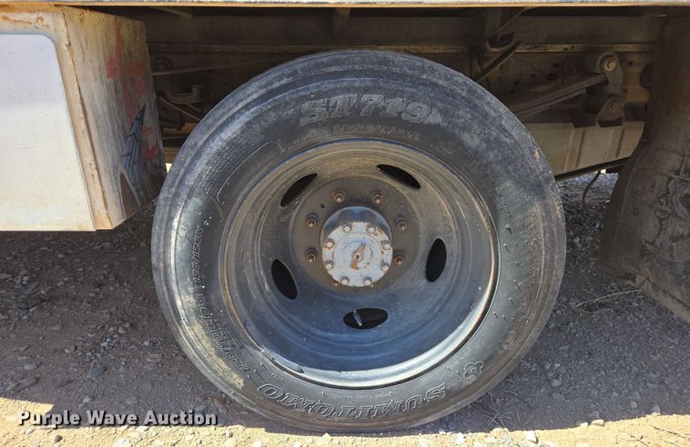 image for item EC0876 2002 Ford F450 Super Duty XL flatbed truck