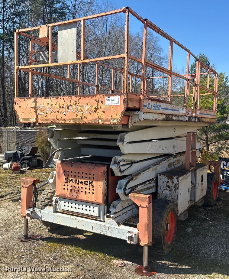 image for item EC3502 2000 Skyjack SJ9250 scissor lift