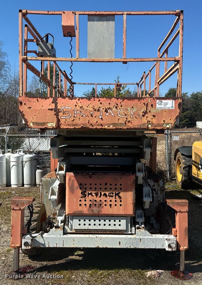 image for item EC3502 2000 Skyjack SJ9250 scissor lift