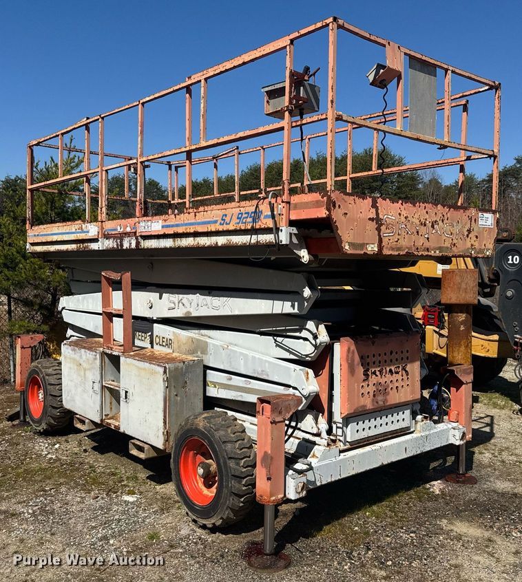 image for item EC3502 2000 Skyjack SJ9250 scissor lift
